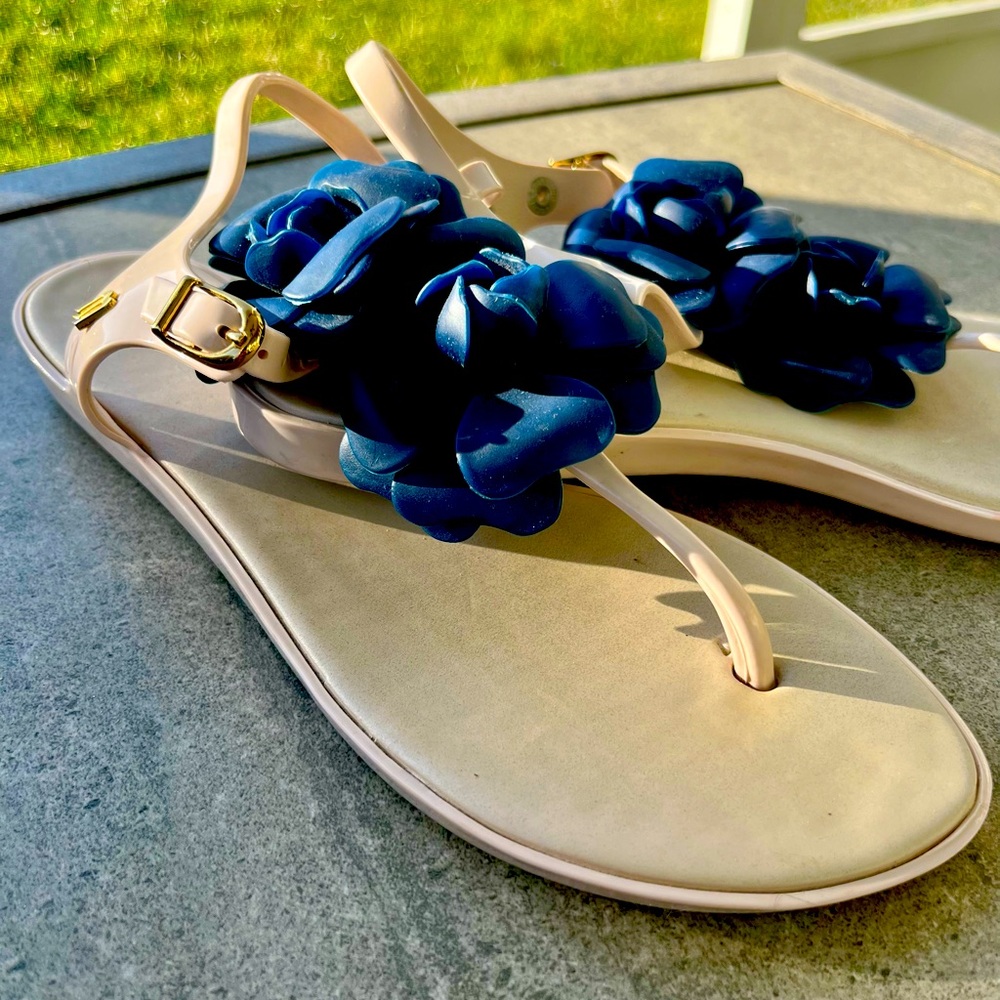 Melissa taupe sandal with blue flower